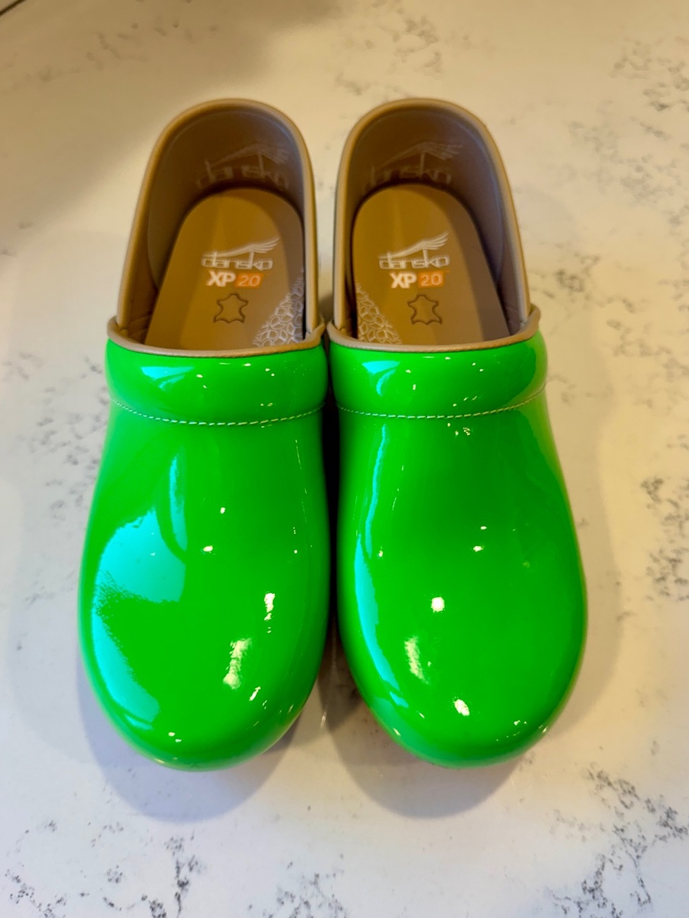 dansko professional XP 2.0 clogs - neon green patent leather 39 8-8.5 - Picture 3 of 9